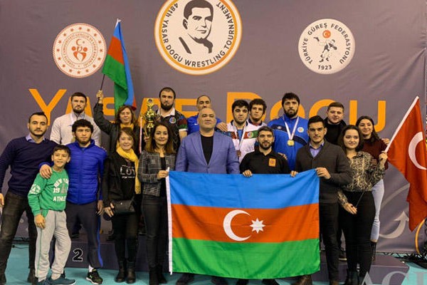 Güləşçilərimiz Türkiyədə 11 medal qazandılar 