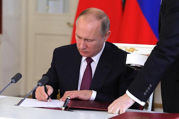 Putin hökumətin istefası ilə bağlı fərman imzaladı 