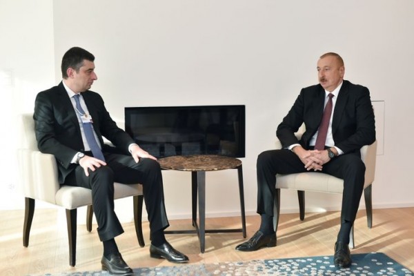 İlham Əliyev Davosda Gürcüstanın Baş Naziri ilə görüşüb 