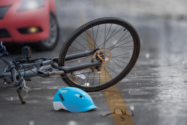 Salyanda maşın  17 yaşlı velosipedçini vurdu 