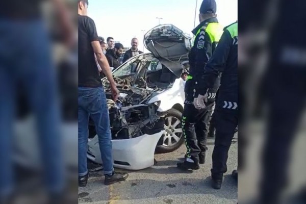 Bakıda  DƏHŞƏTLİ QƏZA: “Toyota Camry” yük maşını ilə toqquşdu (VİDEO)