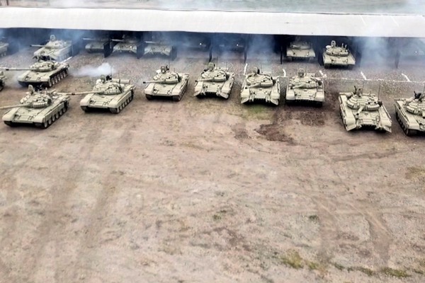 Tank bölmələri tapşırıqları yerinə yetirir - VIDEO