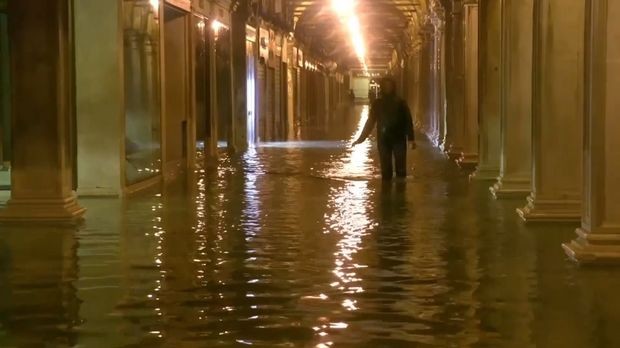 Venesiya su altında qaldı - VİDEO