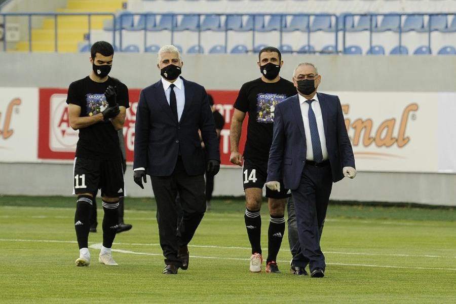 Qarabağ çempion kimi mükafatlandırıldı - Foto