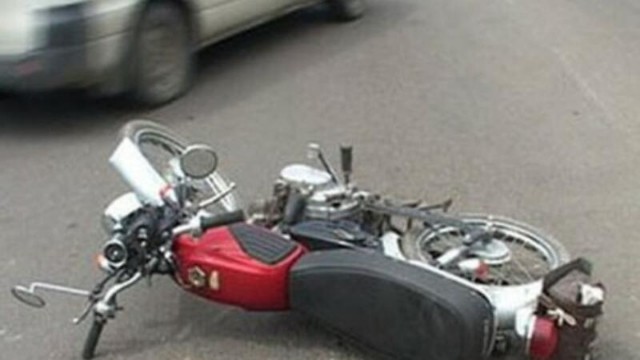 Motosiklet qatarla toqquşdu - ANBAAN VİDEO