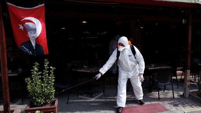 Son sutkada 19 nəfər virusdan öldü - Türkiyədə