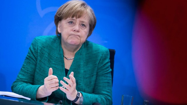 Merkelin işçilərindən biri casus çıxdı 