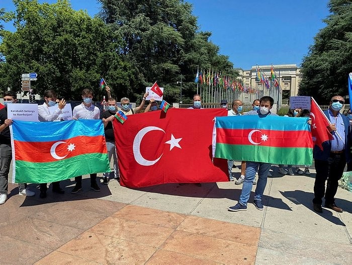Azərbaycanlılar BMT-nin İsveçrədəki qərargahının qarşısında etiraz etdilər 