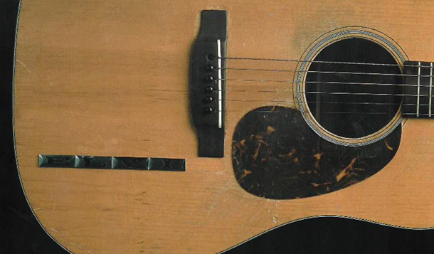Əfsanəvi müğənninin gitarası 1,32 mln dollara satıldı - FOTO