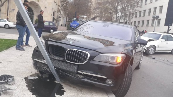 Salyanda "BMW" yol kənarındakıpiyadanı vurdu