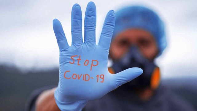 Britaniyada koronavirusa yoluxma sayı 400 mini ötdü