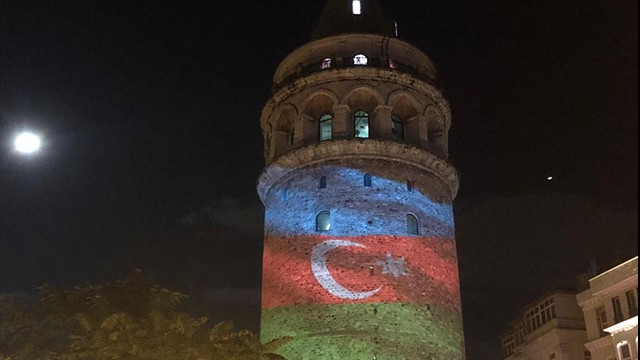 Azərbaycan bayrağı tarixi Qalata qülləsində - FOTO