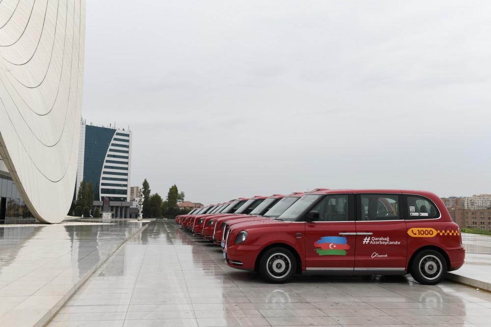 “Baku Taksi” avtomobillərini Azərbaycan bayrağı ilə bəzədi  - FOTO