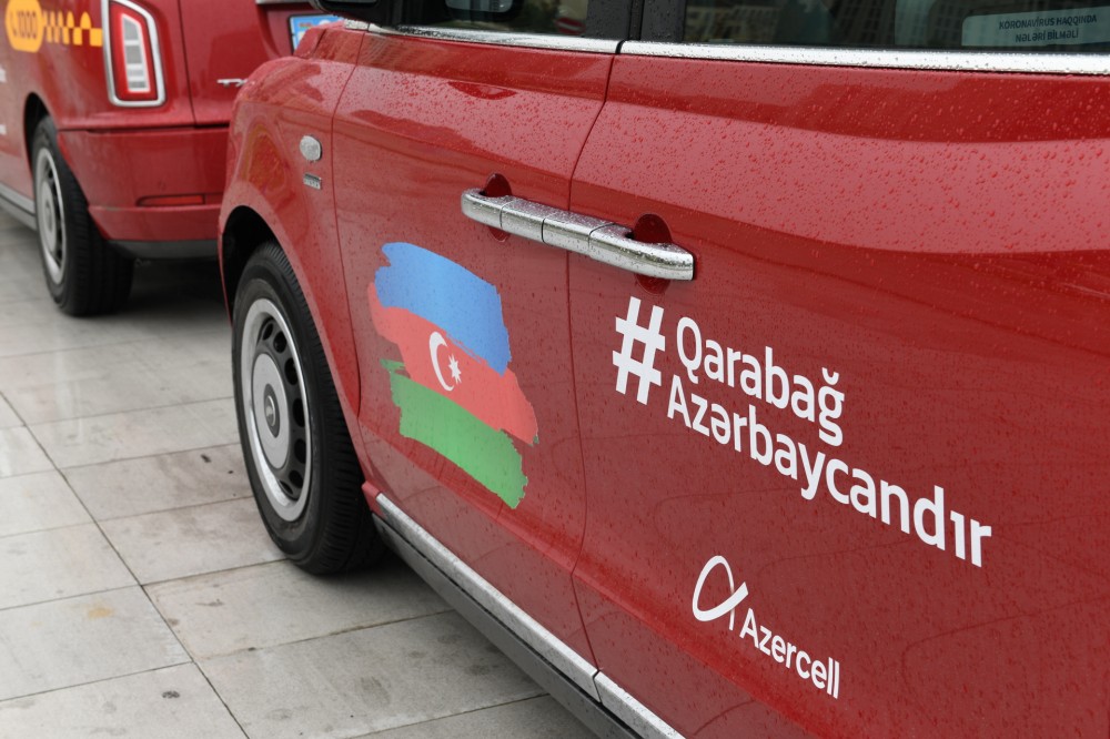“Baku Taksi” avtomobillərini Azərbaycan bayrağı ilə bəzədi  - FOTO