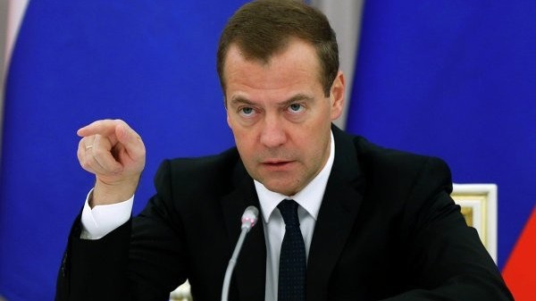 "Zelenskiyə it zəhəri içərək intihar etməyi məsləhət görürəm" - Medvedev