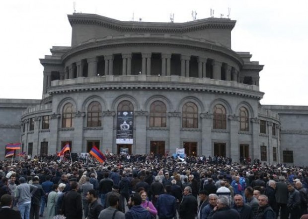 Yerevanda mitinq başladı - 129 nəfər saxlanıldı (CANLI)