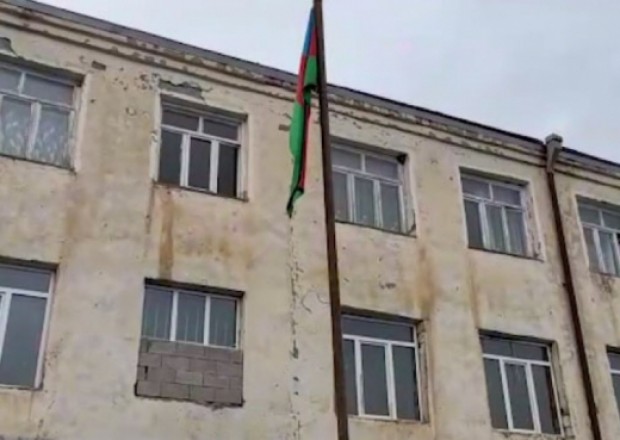 Ağdamın Gülablı kəndində Azərbaycan bayrağı qaldırıldı - FOTO