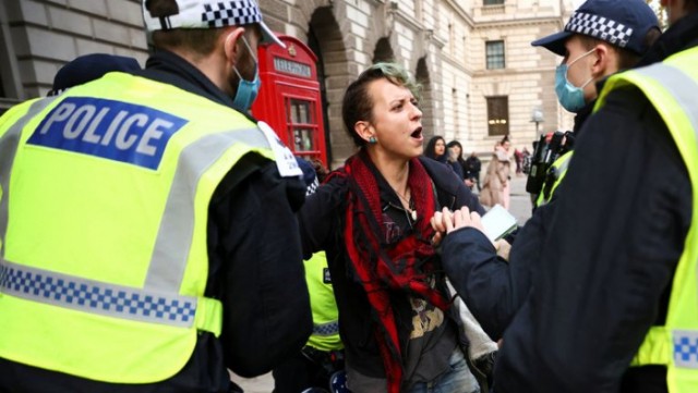 Londonda karantin rejiminə qarşı etiraz aksiyası - VİDEO
