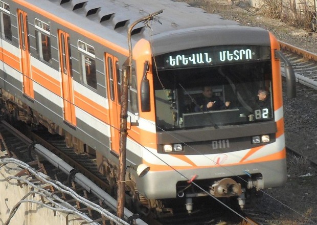 Ermənistanda etirazçılar yenidən metronu bağladı