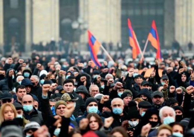 Ermənistanda etirazçılar yeni tələblə çıxış etdilər - "Prezidentin səlahiyyətləri artırılsın!"