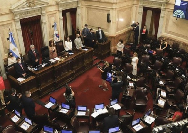 Argentina parlamentində gərgin anlar yaşandı