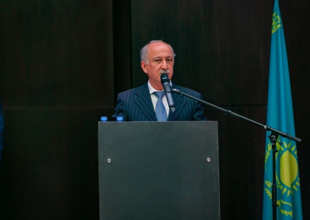 Qazaxıstan parlamentinə azərbaycanlı deputat seçildi 