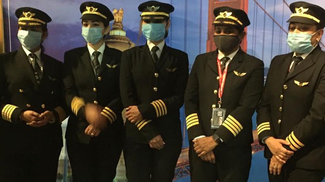 Qadın pilotlar aviasiya tarixində ilkə imza atdılar