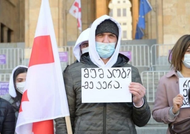 Gürcüstan parlamenti qarşısında etiraz aksiyası keçirildi