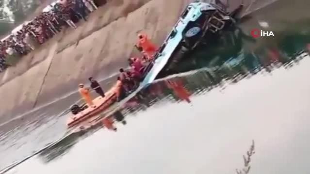 Hindistanda avtobus kanala düşdü: 40 ölü