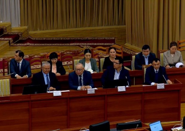 Qazaxıstan parlamenti yeni konstitusiya layihəsini müzakirəyə çıxardı