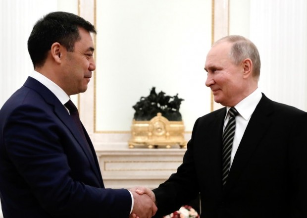 Putin Qırğızıstan prezidenti ilə görüşdü