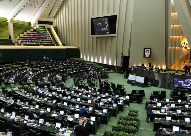 İran parlamenti işini 2 həftəlik dayandırır 