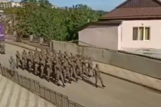 Ordumuz Şuşada "Mehtər marşı" ilə hərbi yürüş keçirdi - VİDEO