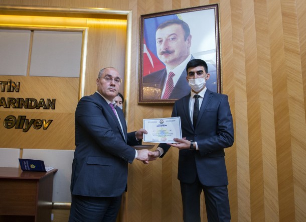 Səfər Mehdiyev "Könüllü gömrükçü"lərə sertifikatlar təqdim etdi (FOTO)