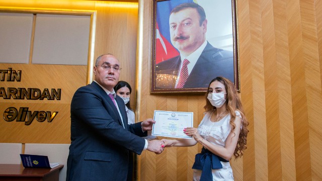 Səfər Mehdiyev "Könüllü gömrükçü"lərə sertifikatlar təqdim etdi (FOTO)