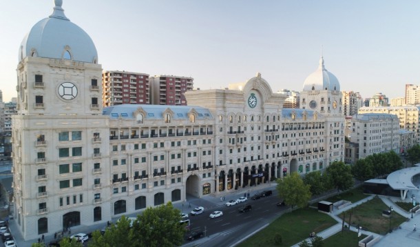 İlham Əliyev və xanımı “Courtyard by Marriott Baku”nun açılışında - FOTOLAR