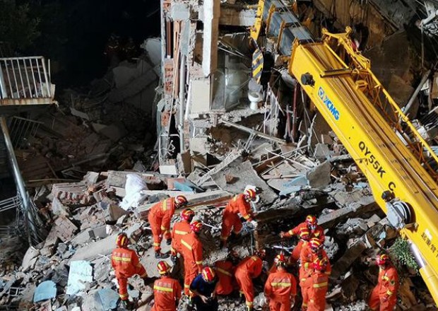 Çində 54 otaqlı otel binası çökdü: Ölənlər var