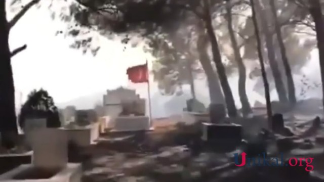 Qəbiristanlıq kül oldu - Şəhidin məzarı və türk bayrağı YANMADI (VİDEO)