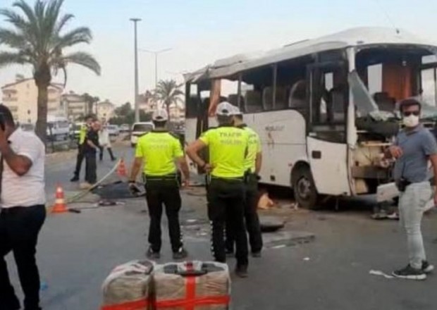 Antaliyada rusiyalı turistləri daşıyan avtobus qəzaya düşdü - ölənlər var