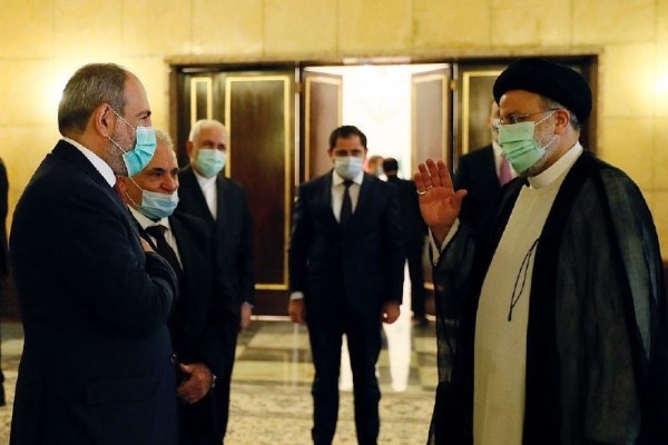 Paşinyandan İran prezidentinə hörmətsizlik - FOTO