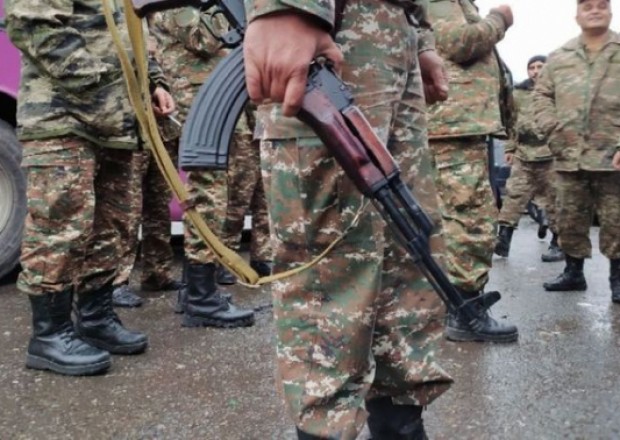 Ermənistanda hərbçilərin ölümünə görə komandir saxlanıldı