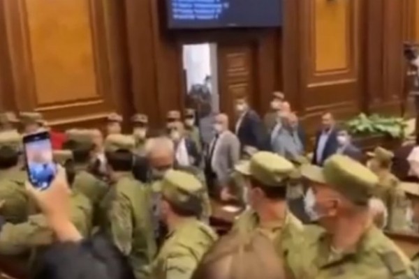 Ermənistan parlamentində dava - "Xain Nikol" (VİDEO)