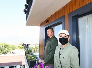 İlham Əliyev və xanımı “Qarabağ” hotelinin açılışında - FOTOLAR (YENİLƏNİB)