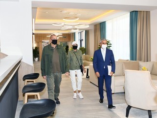 İlham Əliyev və xanımı “Qarabağ” hotelinin açılışında - FOTOLAR (YENİLƏNİB)
