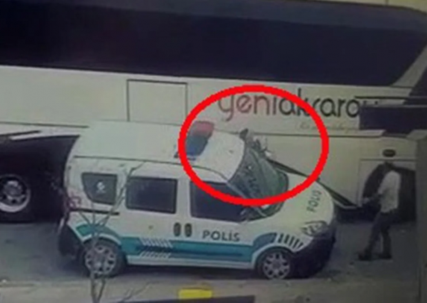 Polis əməkdaşı iki maşının arasında qaldı - VİDEO