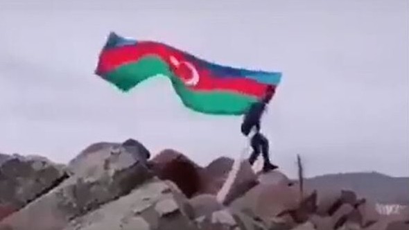 İranda Kəleybər əyalətinin ən yüksək zirvəsinə Azərbaycan Bayrağı SANCILDI - VİDEO