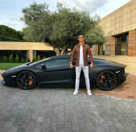 Ronaldo "Bugatti"nin ən modelini bu qiymətə  aldı - FOTOLAR