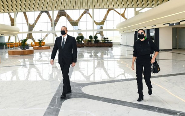 İlham Əliyev və Mehriban Əliyeva Füzuli aeroportunda - FOTOLAR