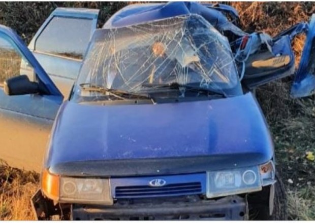 Rusiyada avtomobil yük maşını ilə toqquşdu - 3 ölü, 2 yaralı (VİDEO)