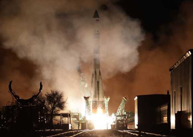 Rusiya kosmosa daşıyıcı raket göndərdi - FOTO